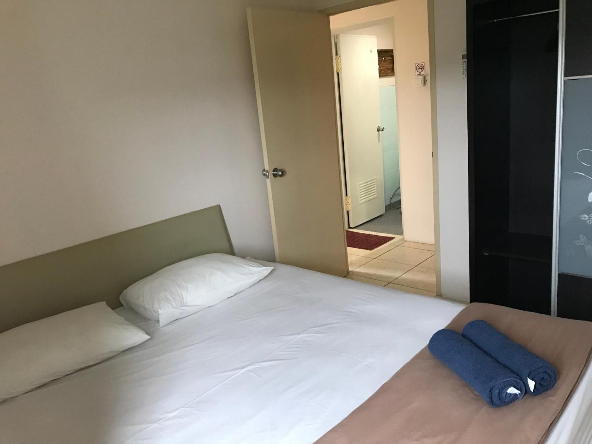 Queen Victoria Apartment Batam Szoba fotó